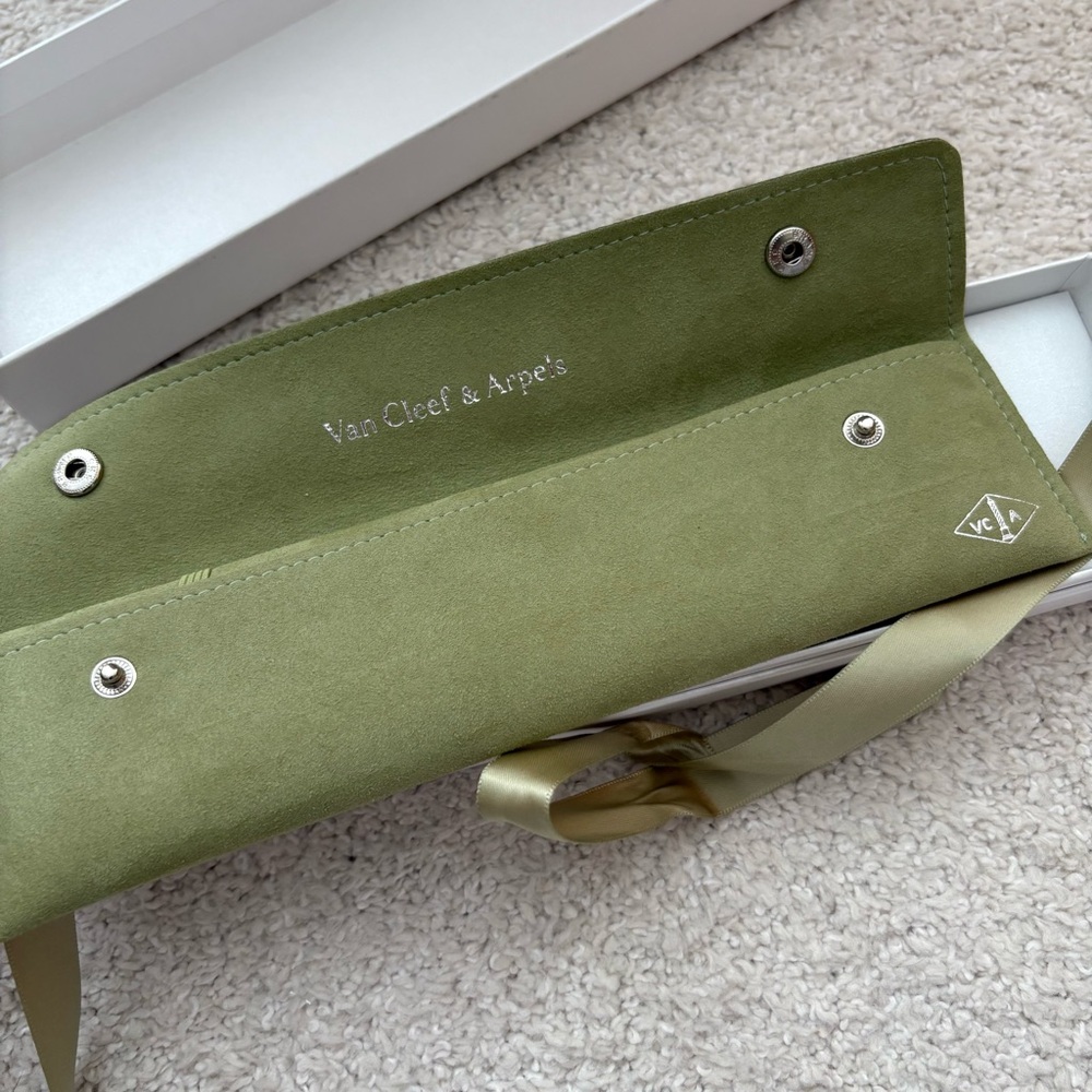 Authentic Van Cleef & Arpels Green Jewelry Pouch - image 4